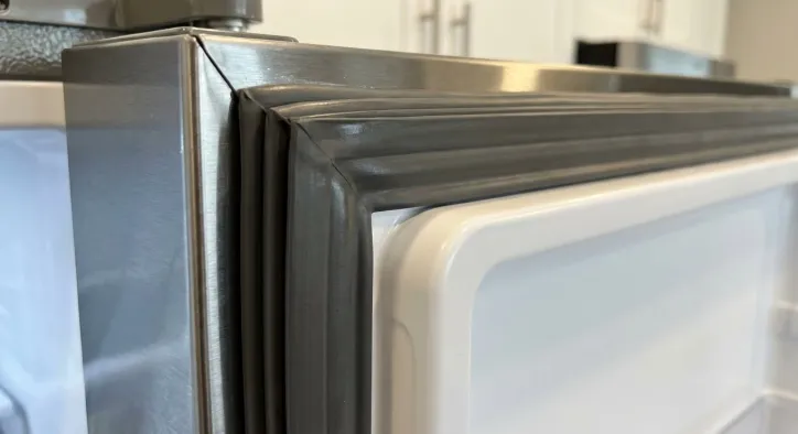 Buzdolabı Kapağı Lastiği Yapışmıyor: Evde Uygulanacak 5 Kesin Çözüm